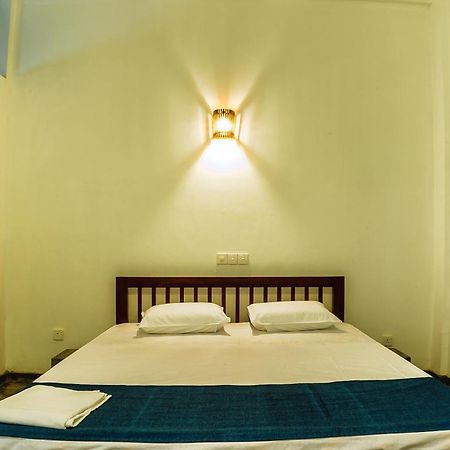 Colombo Beach Hostel Dehiwala-Mount Lavinia ภายนอก รูปภาพ