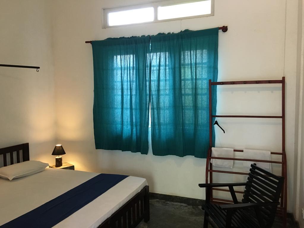 Colombo Beach Hostel Dehiwala-Mount Lavinia ภายนอก รูปภาพ