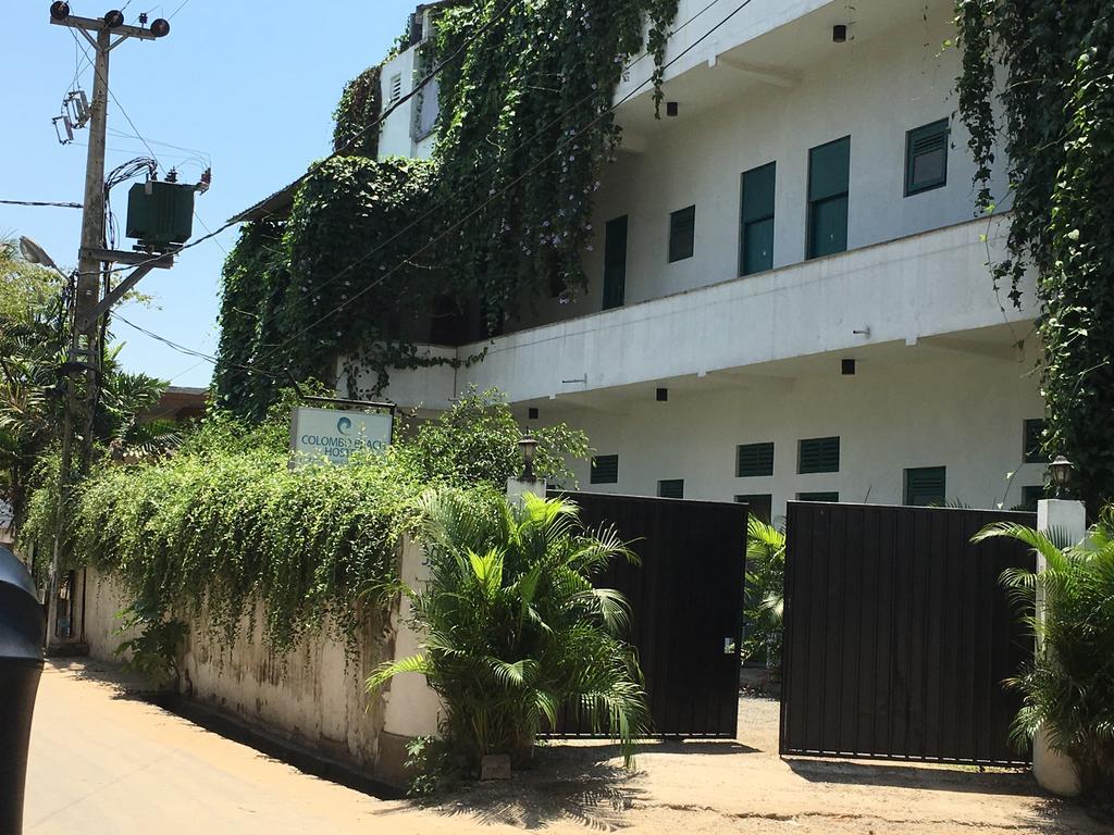 Colombo Beach Hostel Dehiwala-Mount Lavinia ภายนอก รูปภาพ