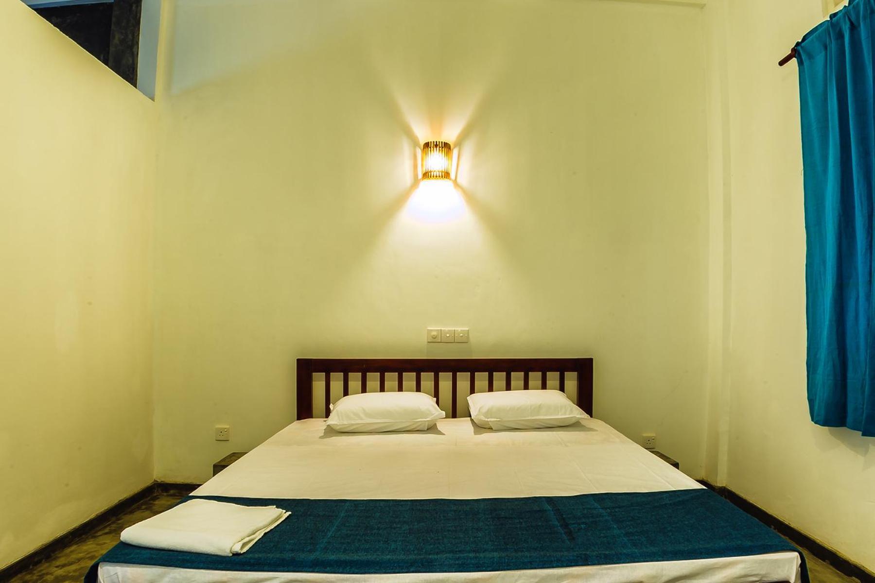 Colombo Beach Hostel Dehiwala-Mount Lavinia ภายนอก รูปภาพ