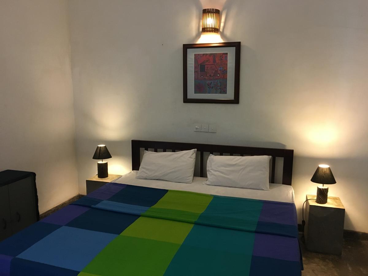 Colombo Beach Hostel Dehiwala-Mount Lavinia ภายนอก รูปภาพ