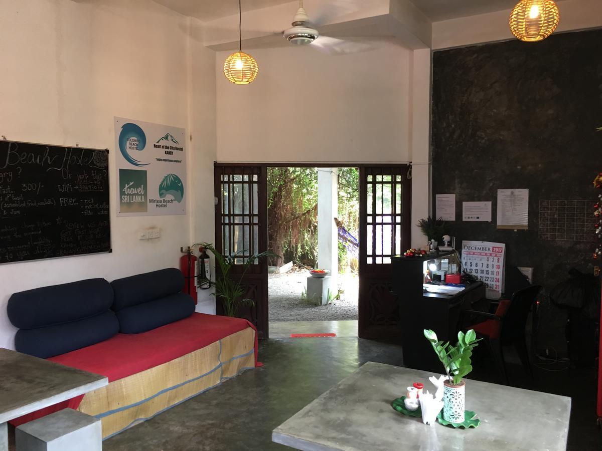 Colombo Beach Hostel Dehiwala-Mount Lavinia ภายนอก รูปภาพ